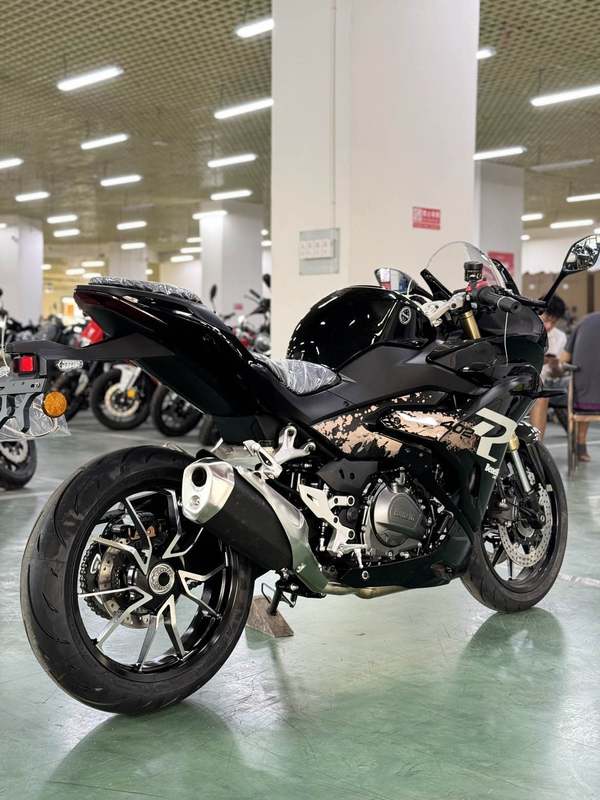 二手贝纳利龙卷风 Tornado 402R