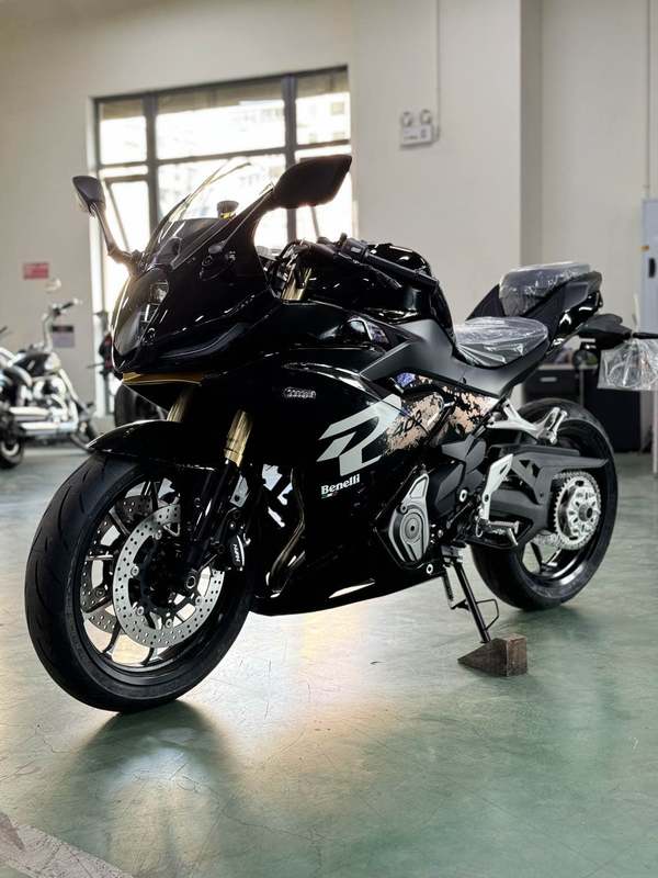 二手贝纳利龙卷风 Tornado 402R