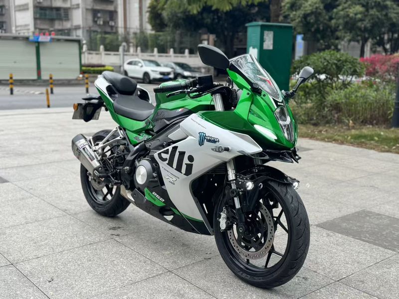 二手贝纳利龙卷风 Tornado 252R