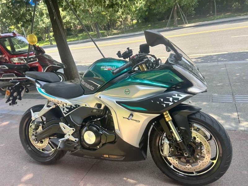 二手贝纳利龙卷风 Tornado 552R