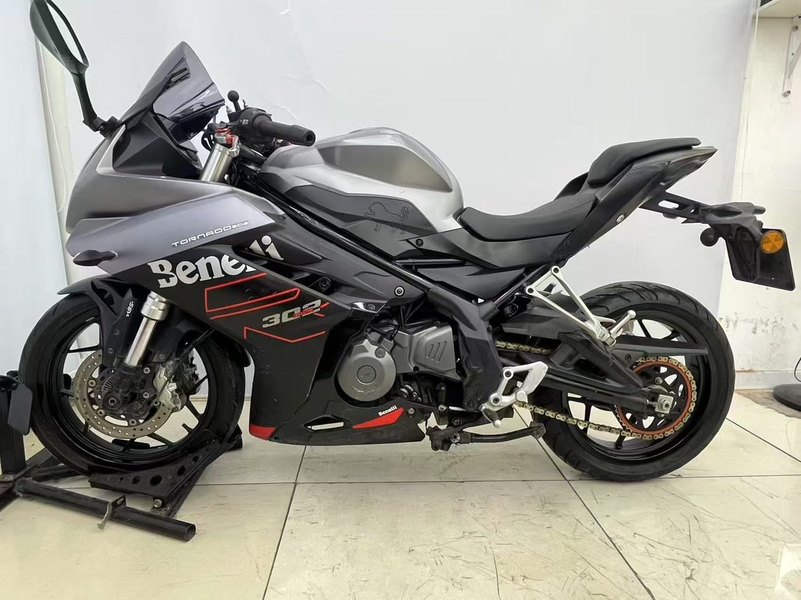 二手贝纳利龙卷风 Tornado 302R