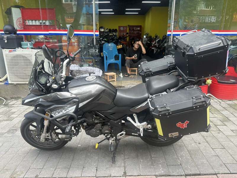 二手贝纳利金鹏 TRK251