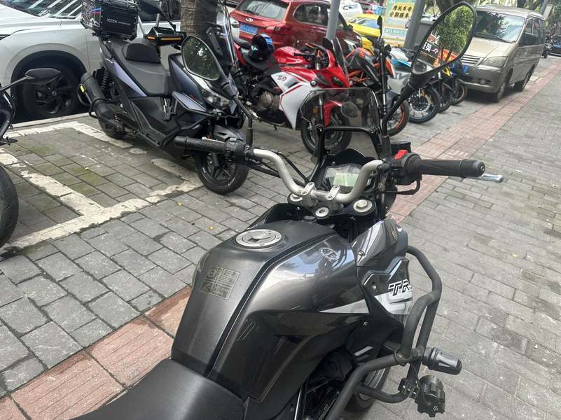 二手贝纳利金鹏 TRK251