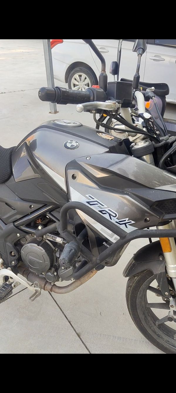 二手贝纳利金鹏 TRK251