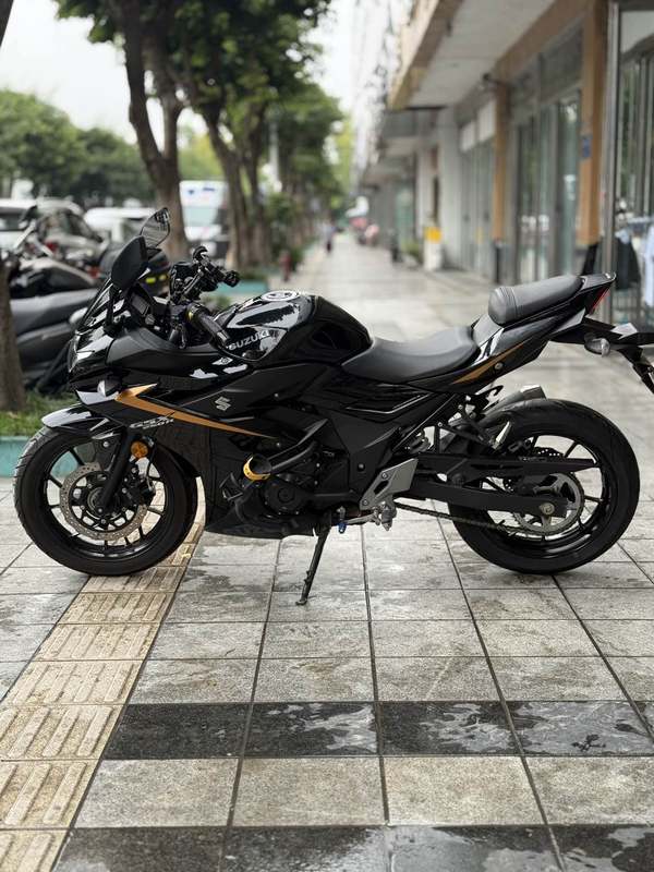 二手豪爵铃木GSX250R