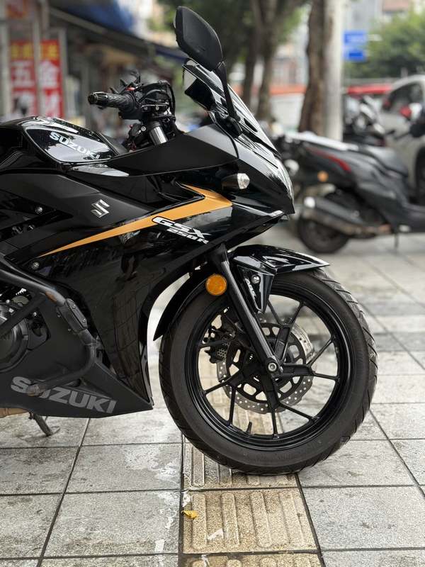 二手豪爵铃木GSX250R