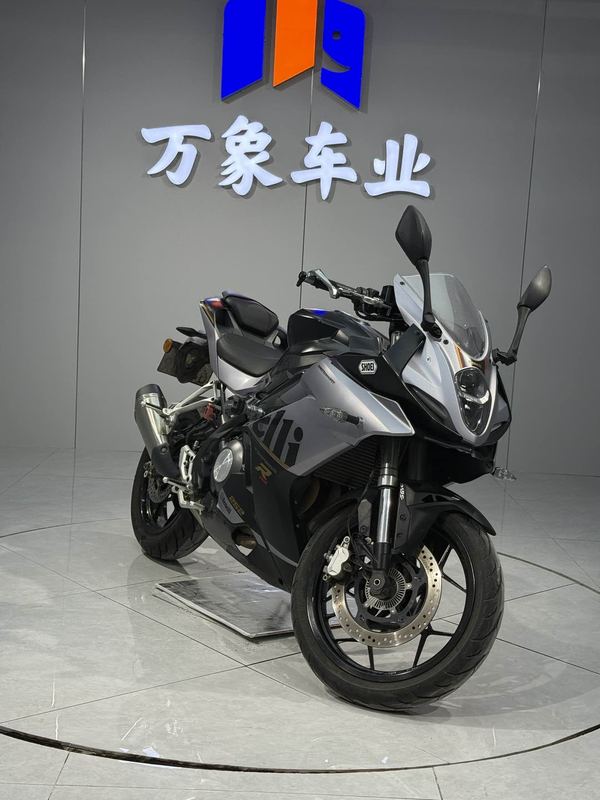二手贝纳利龙卷风 Tornado 252R