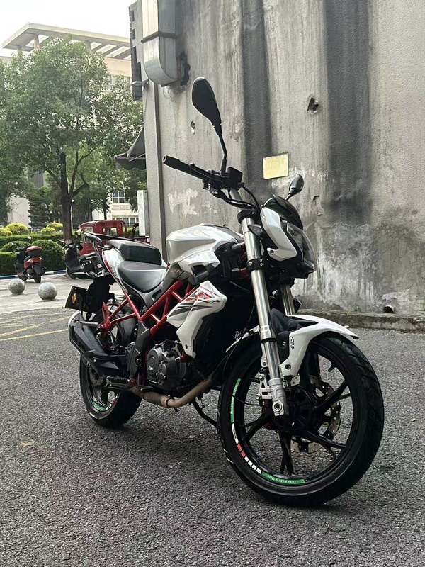二手贝纳利红宝龙 TNT150i