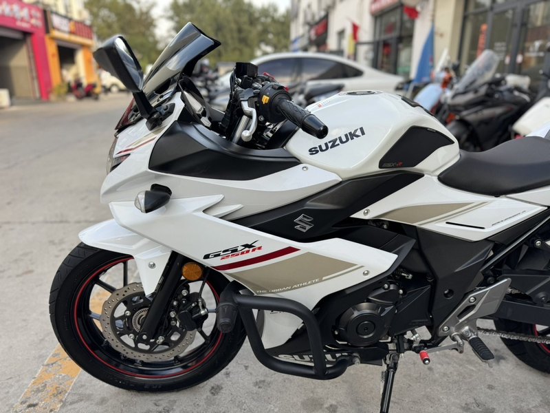 二手豪爵铃木GSX250R
