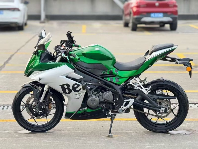 二手贝纳利龙卷风 Tornado 252R