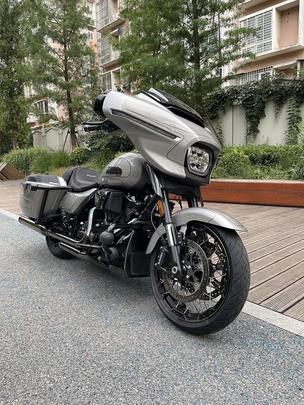 二手哈雷戴维森大道滑翔 Street Glide