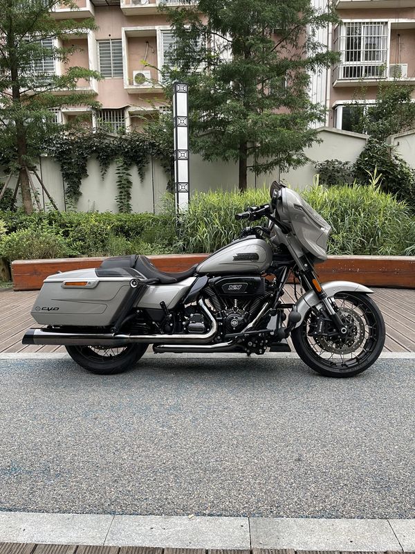 二手哈雷戴维森大道滑翔 Street Glide