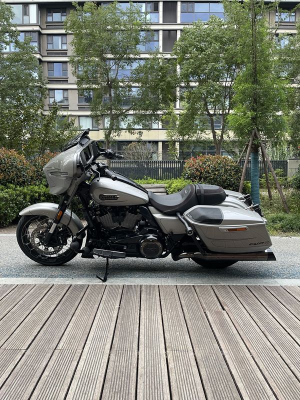 二手哈雷戴维森大道滑翔 Street Glide