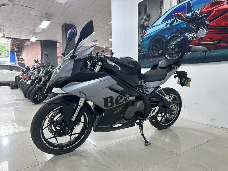 二手贝纳利龙卷风 Tornado 252R