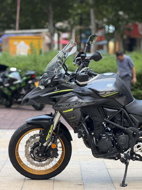 二手贝纳利金鹏 TRK502