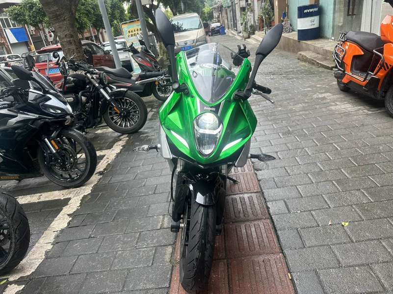 二手贝纳利龙卷风 Tornado 252R