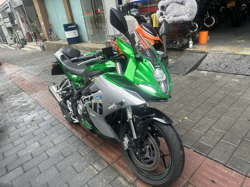 二手贝纳利龙卷风 Tornado 252R