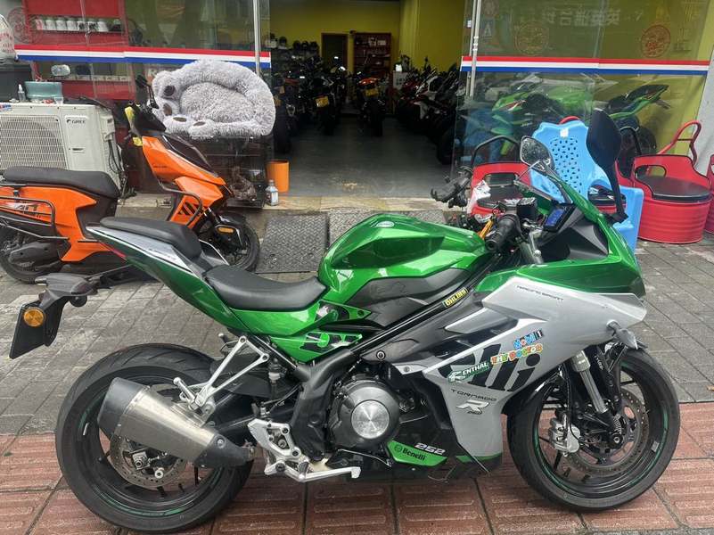 二手贝纳利龙卷风 Tornado 252R