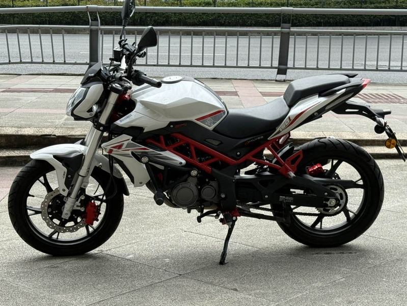 二手贝纳利红宝龙 TNT150i