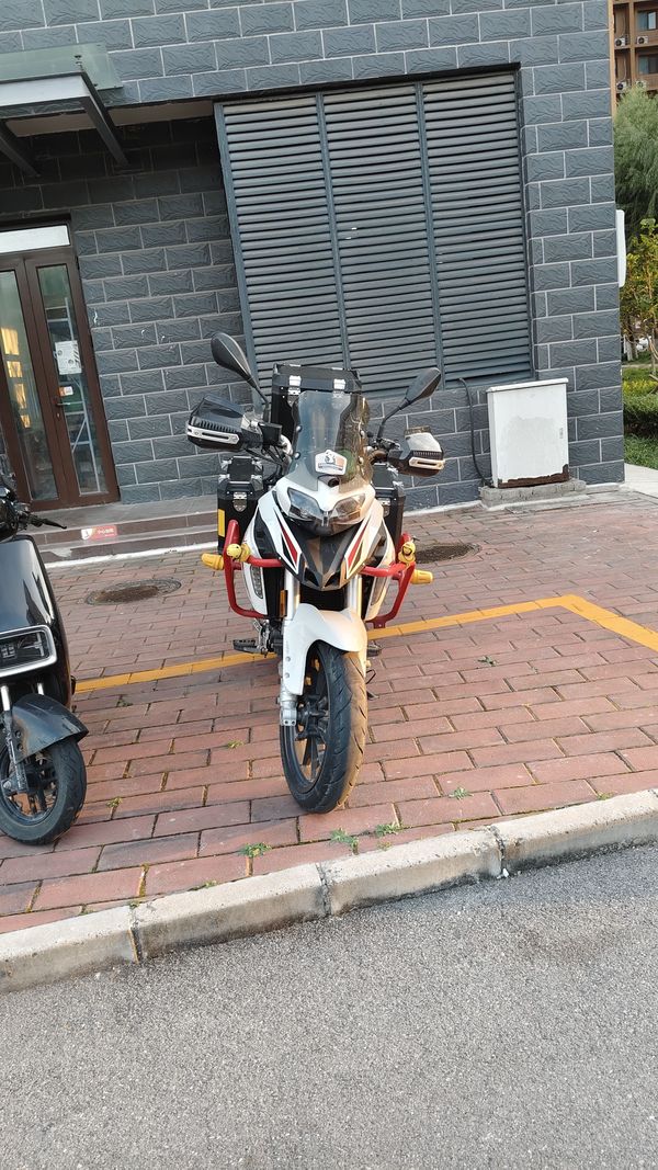 二手贝纳利金鹏 TRK251