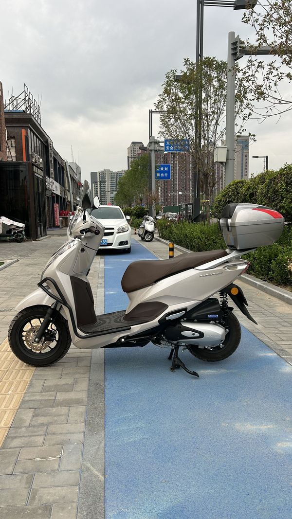 二手五羊本田Lead125