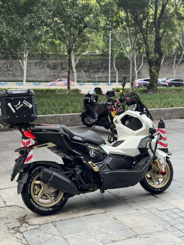 二手三阳哈士奇 Husky ADV150