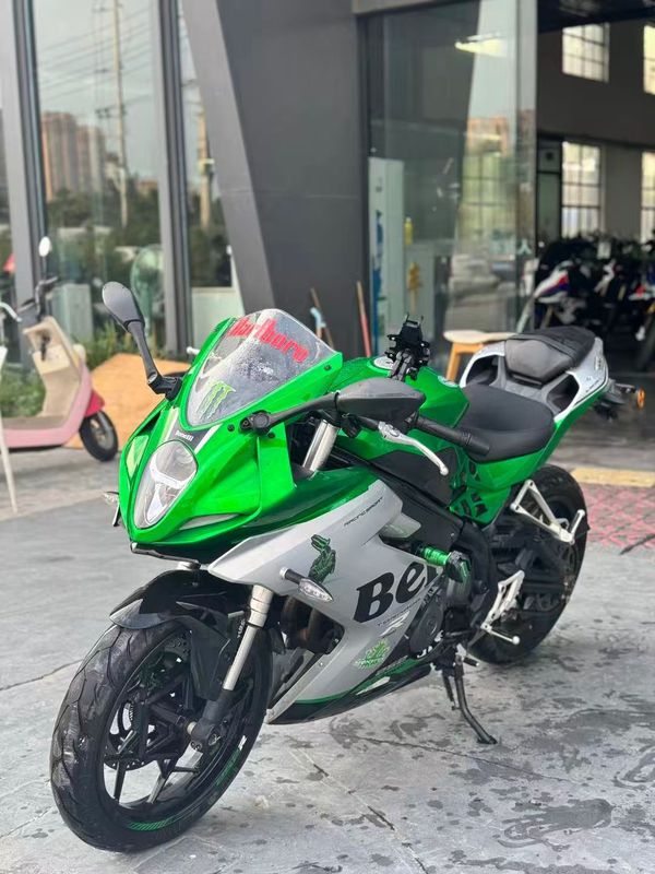 二手贝纳利龙卷风 Tornado 252R
