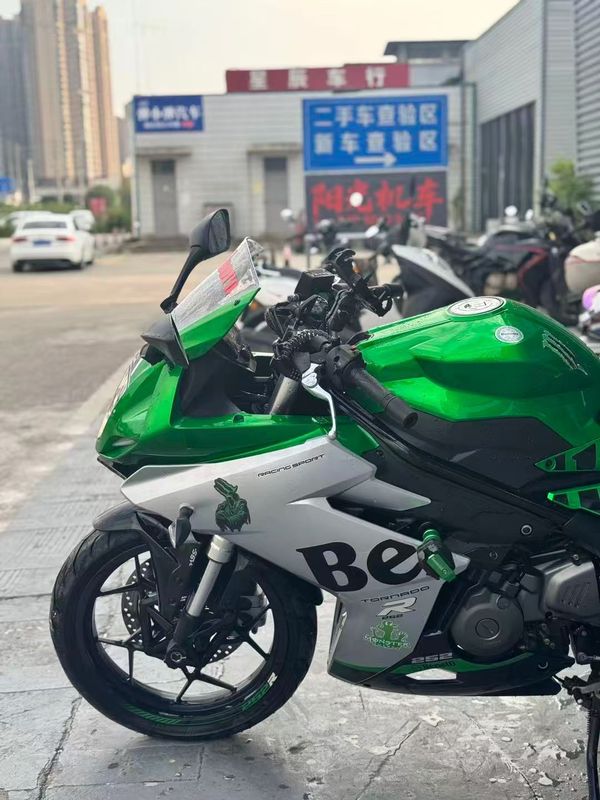 二手贝纳利龙卷风 Tornado 252R