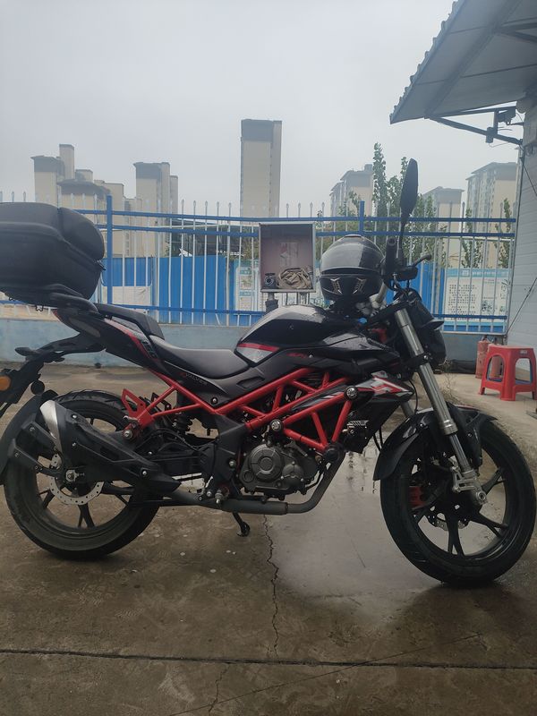 二手贝纳利红宝龙 TNT150i