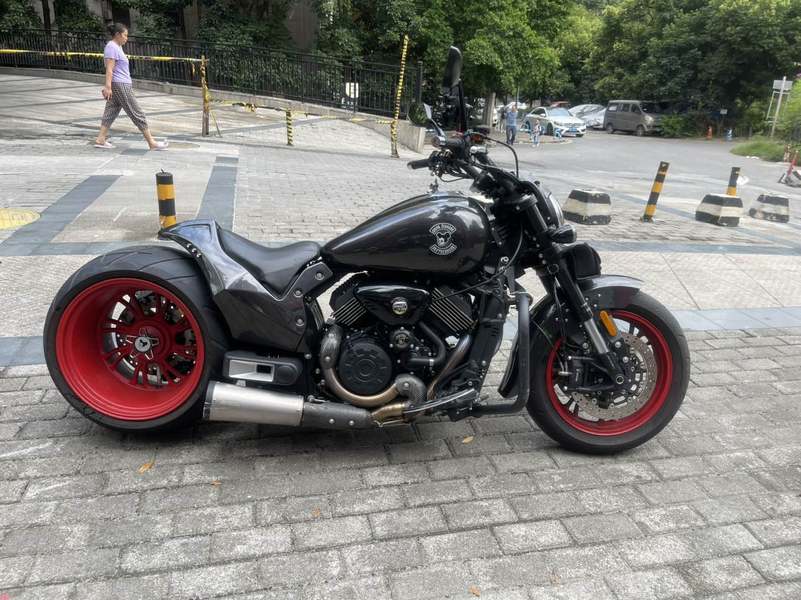 二手香帅金刚狼800S