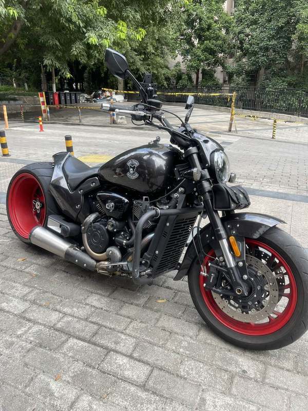 二手香帅金刚狼800S