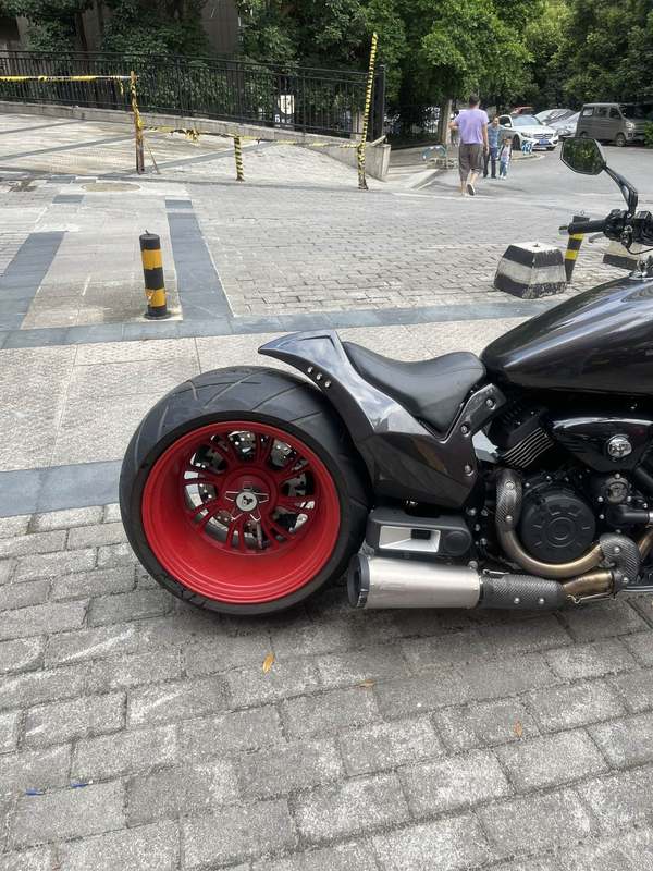 二手香帅金刚狼800S