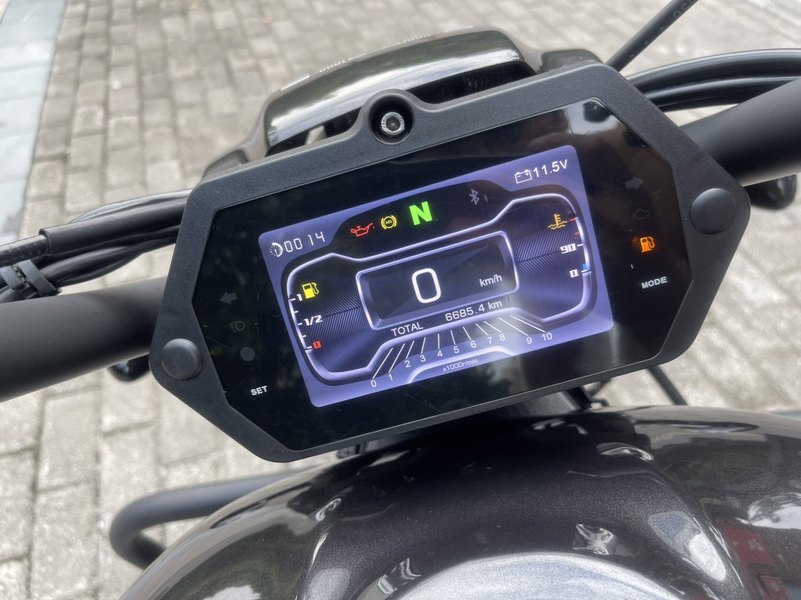 二手香帅金刚狼800S