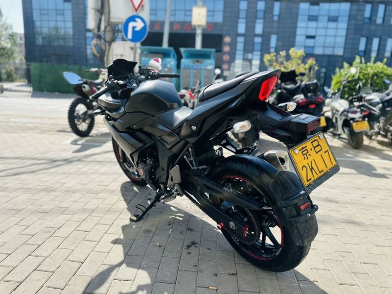 二手豪爵铃木GSX250R