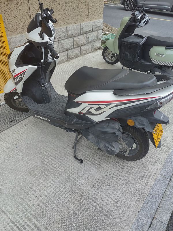 二手新大洲本田裂行 RX125Fi
