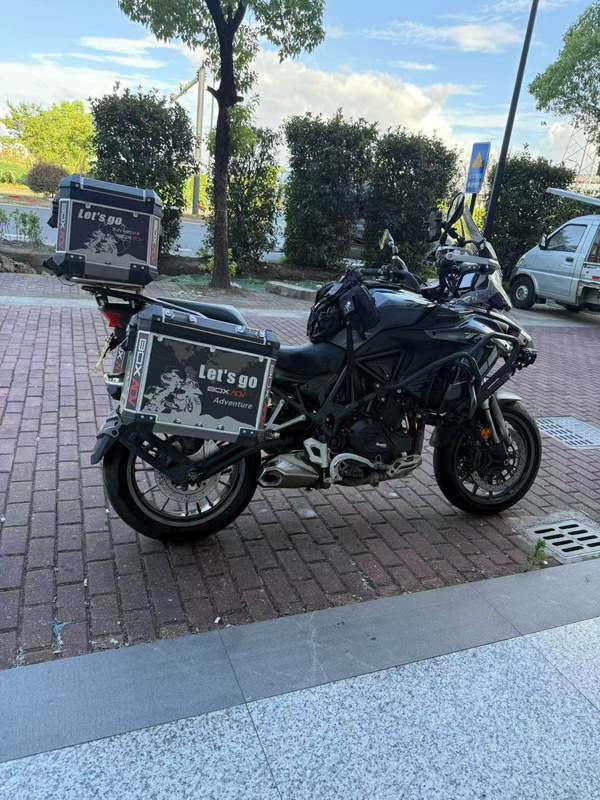 二手贝纳利金鹏 TRK502