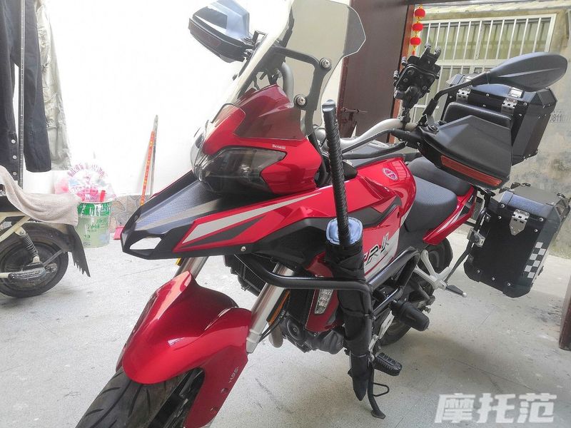 二手贝纳利金鹏 TRK251