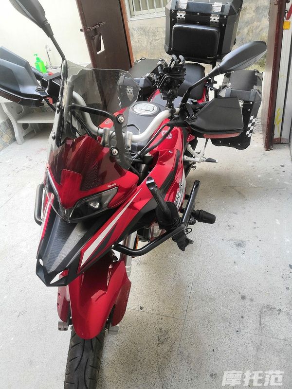 二手贝纳利金鹏 TRK251