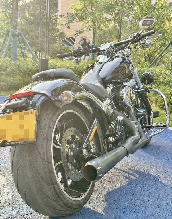 二手哈雷戴维森突破者 Breakout