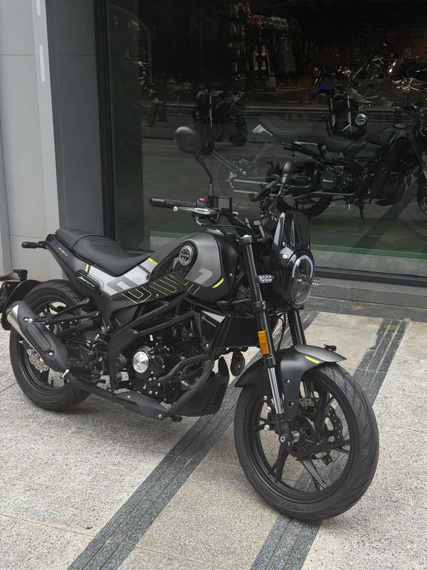 二手贝纳利幼狮 Leoncino 150