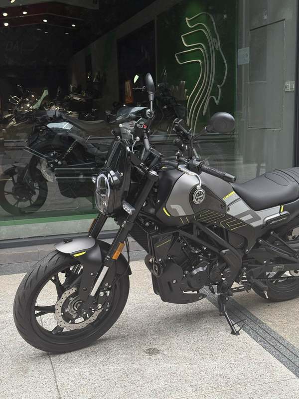 二手贝纳利幼狮 Leoncino 150