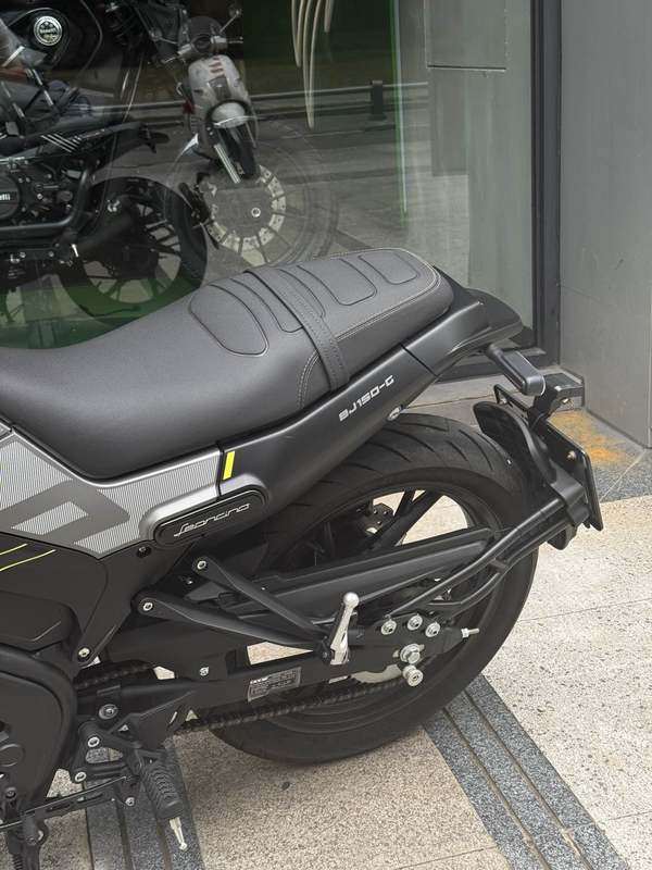 二手贝纳利幼狮 Leoncino 150