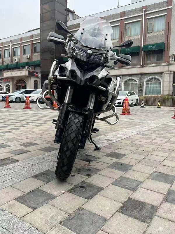 二手贝纳利金鹏 TRK502
