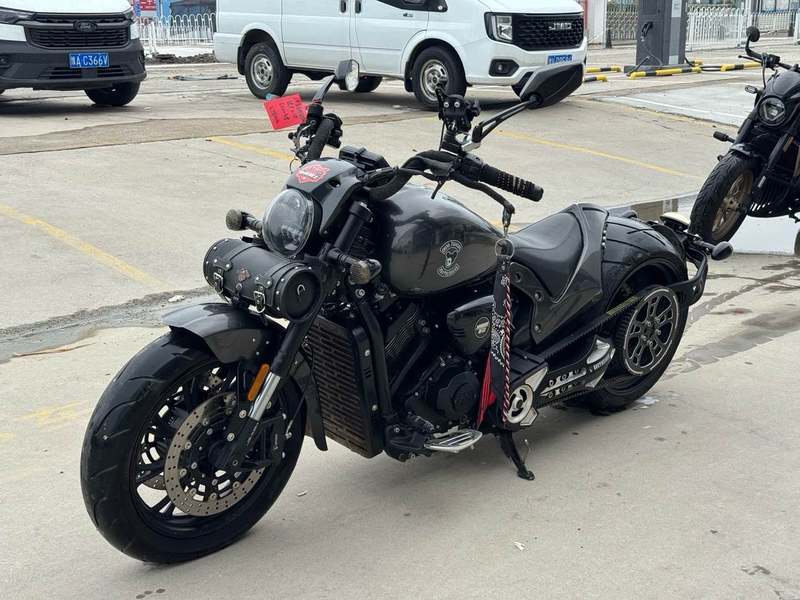 二手香帅金刚狼800S