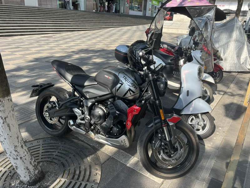 二手凯旋Trident 660