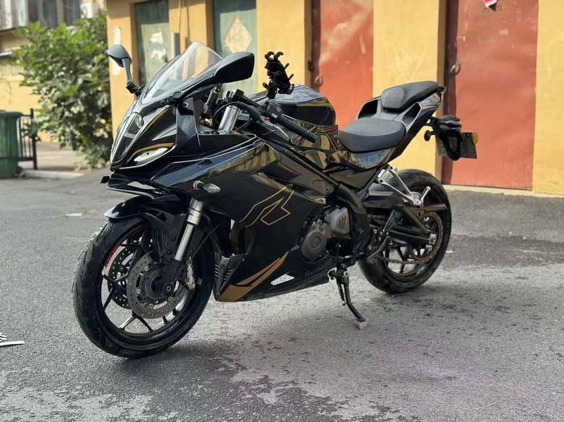 二手贝纳利龙卷风 Tornado 302R