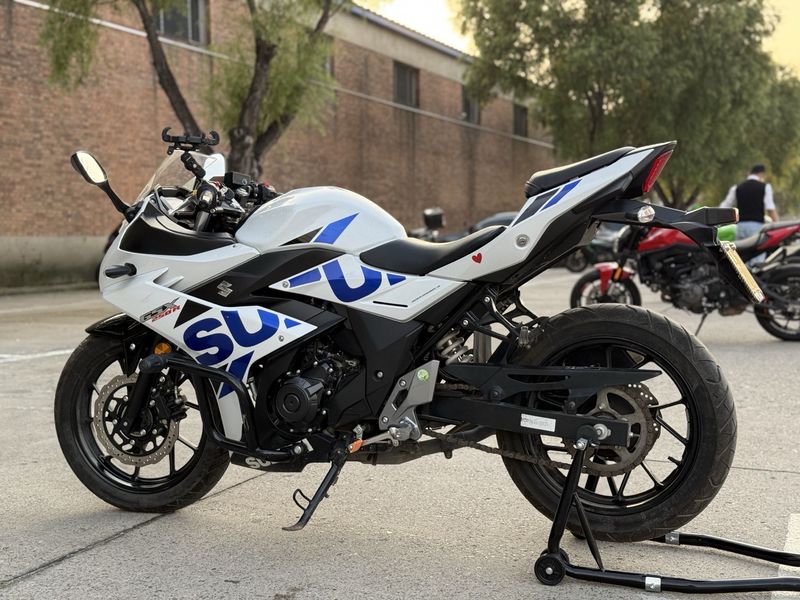 二手豪爵铃木GSX250R