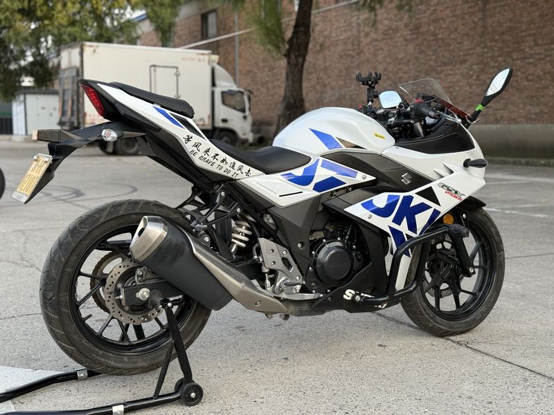 二手豪爵铃木GSX250R