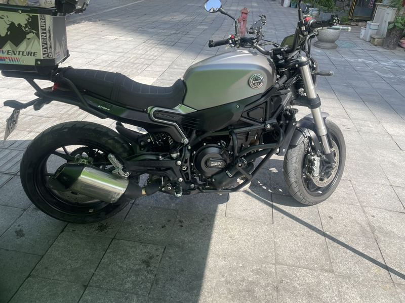 二手贝纳利幼狮 Leoncino 800