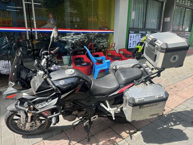 二手贝纳利金鹏 TRK251